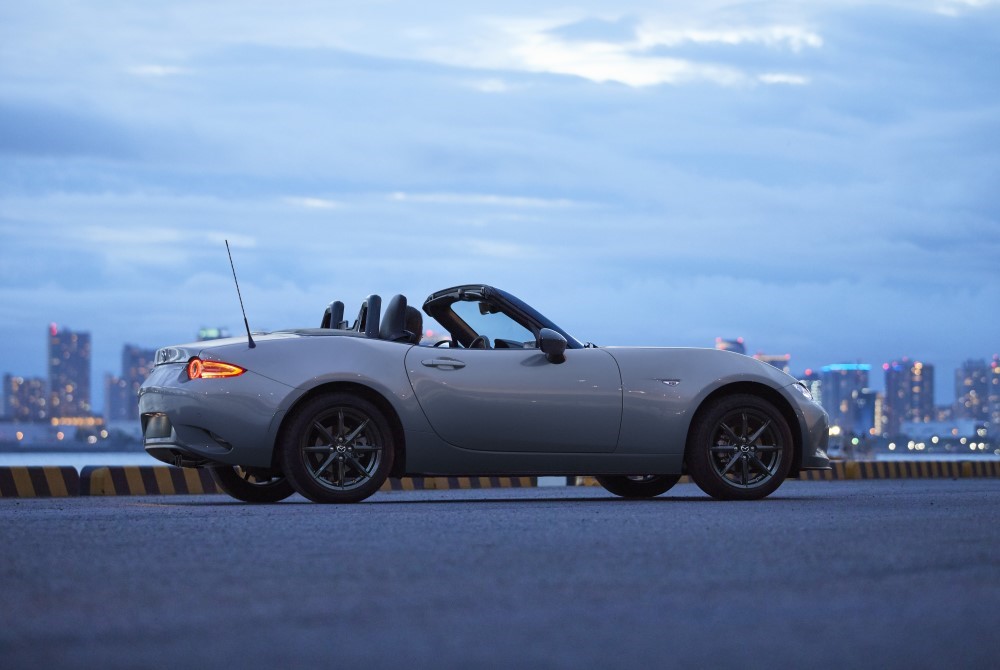 MX 5 IPM7 GER LHD Sophisticated Safety Features
