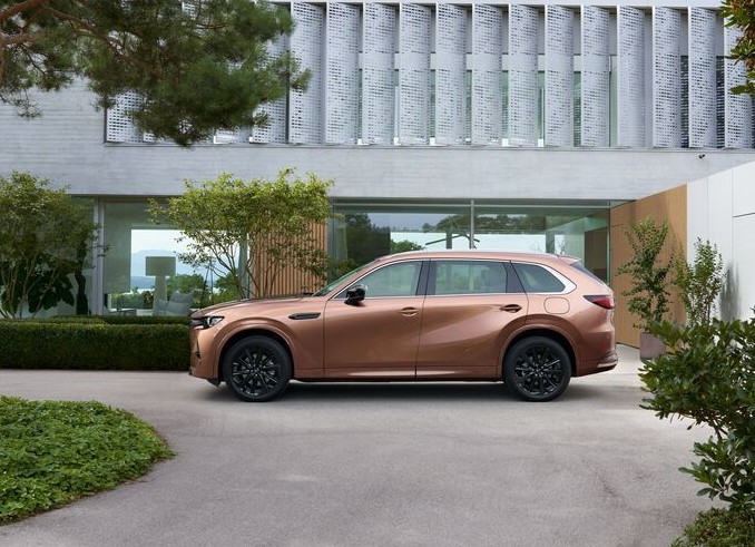 Medium 2023 CX 80 GER LHD MCC02 EXT Side Meltingcopper