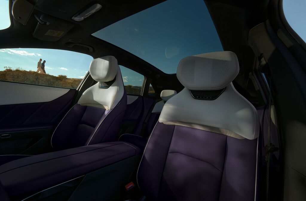 Medium 2025 CX 6E GER LHD C015 INT Purple White Leatherette Seats High%20 Until20310108 72Dpi
