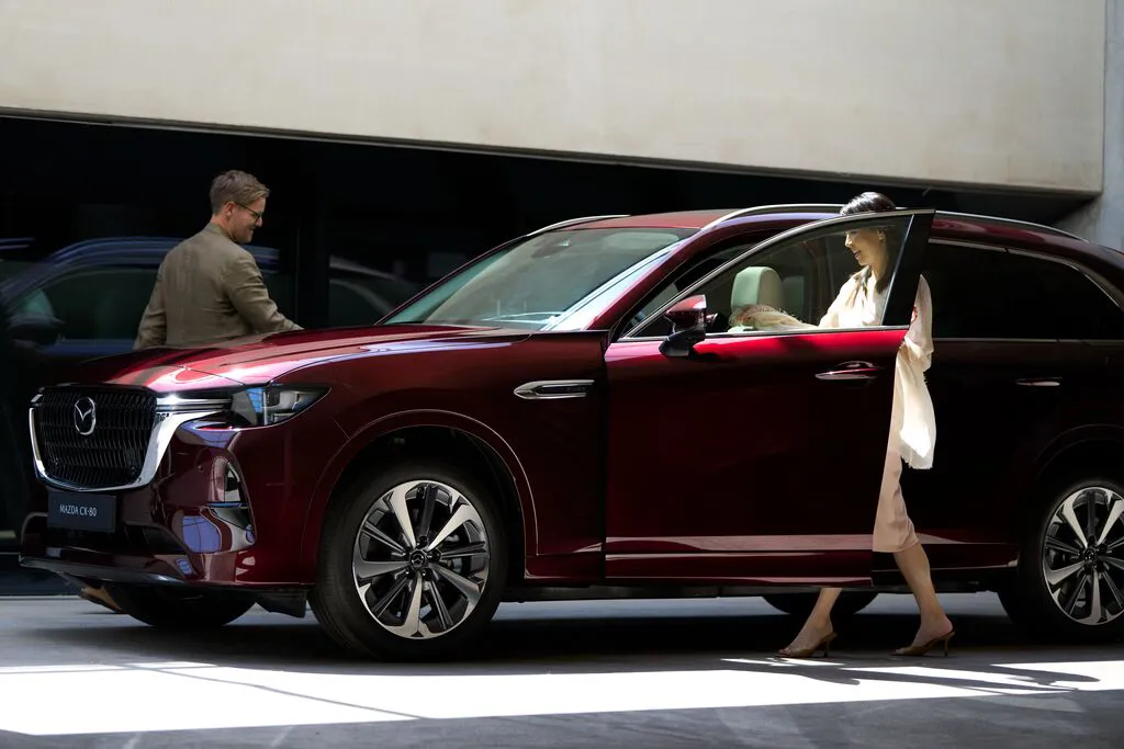 Medium 2023 Cx 80 Ger Lhd C051 Ext Fq Artisanred Int Premiummodern Whitenappaleather High Phev Withtalents Until Mar6th2027 V2